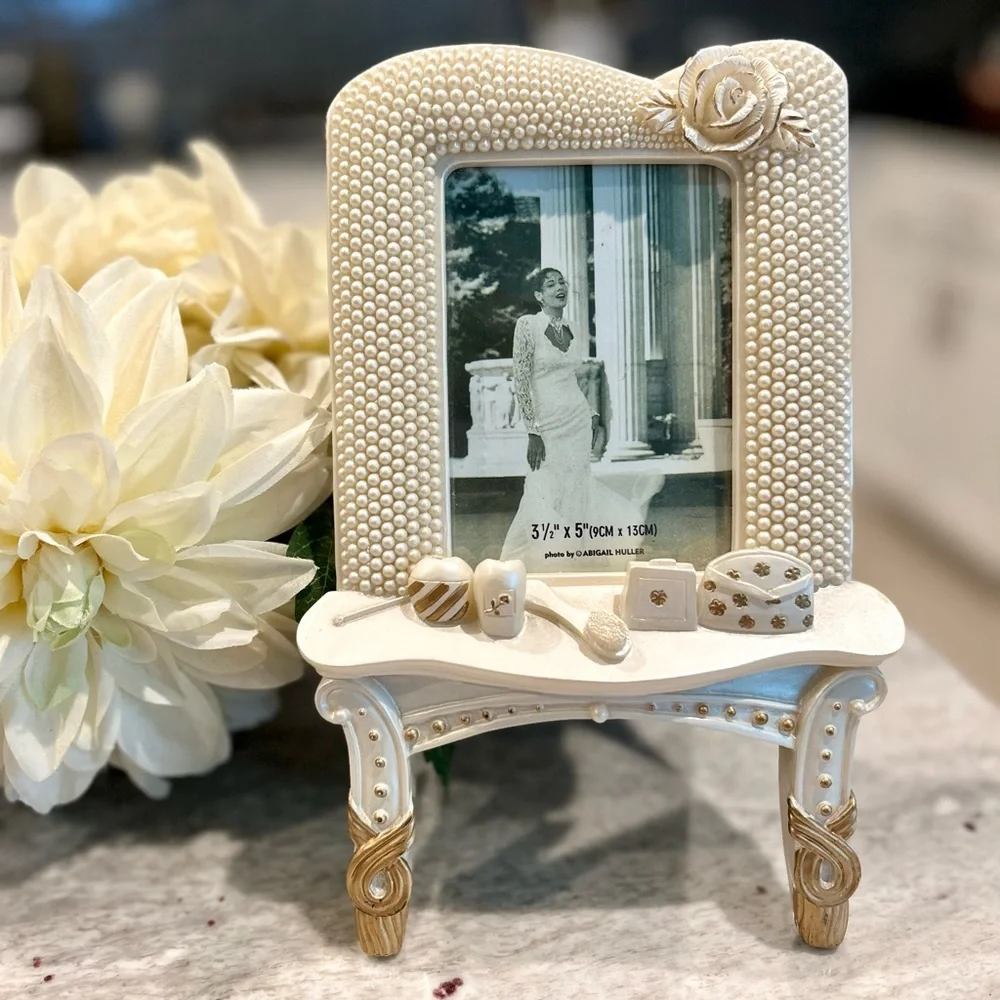 Bridal vanity photo frame for 3.5 x 5 photo